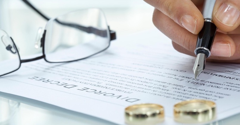 Signing a divorce decree - Divorce attorney Utah